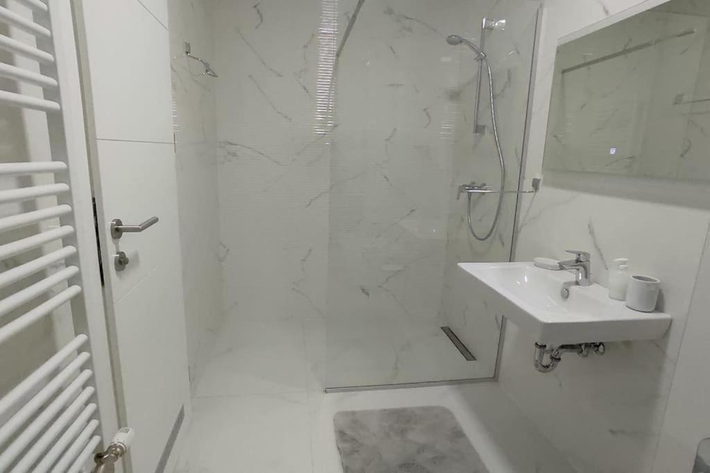Sarajevo Tower - New Apartment ภายนอก รูปภาพ
